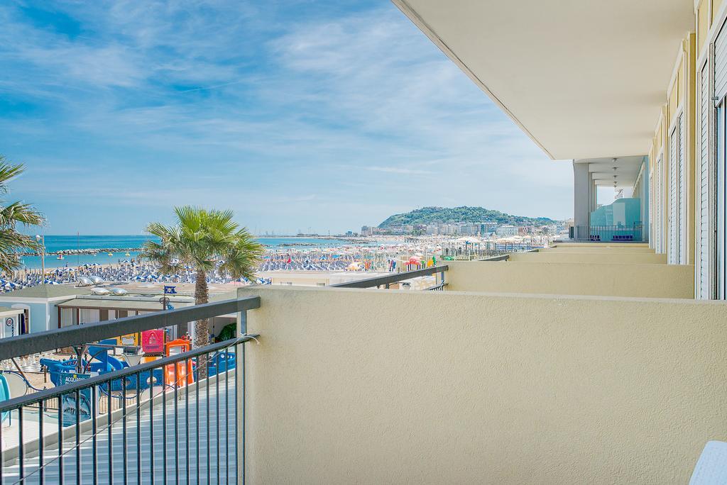 Hotel Belsoggiorno Cattolica Exterior photo